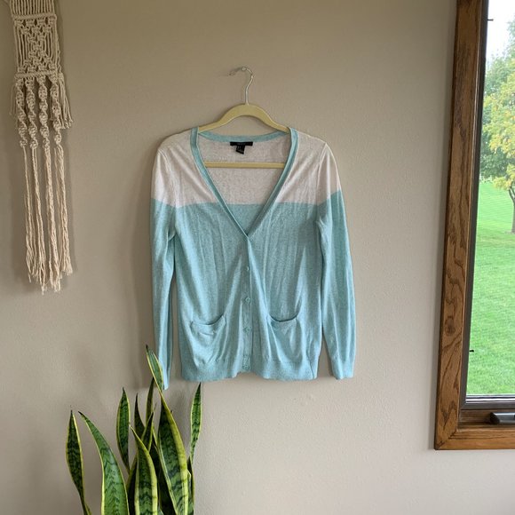 Light blue and white caridgan - Picture 3 of 4